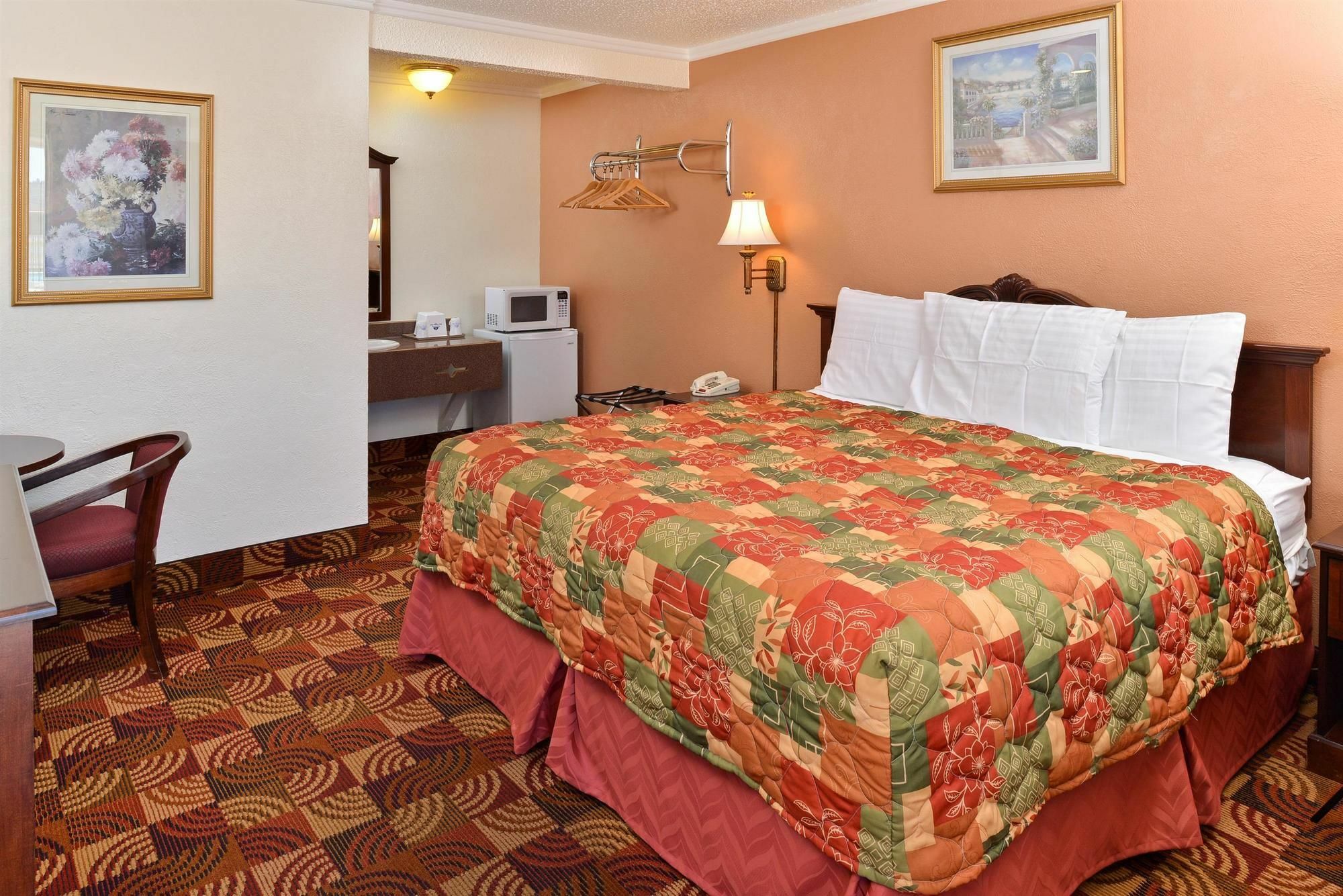 Americas Value & Motel 2*